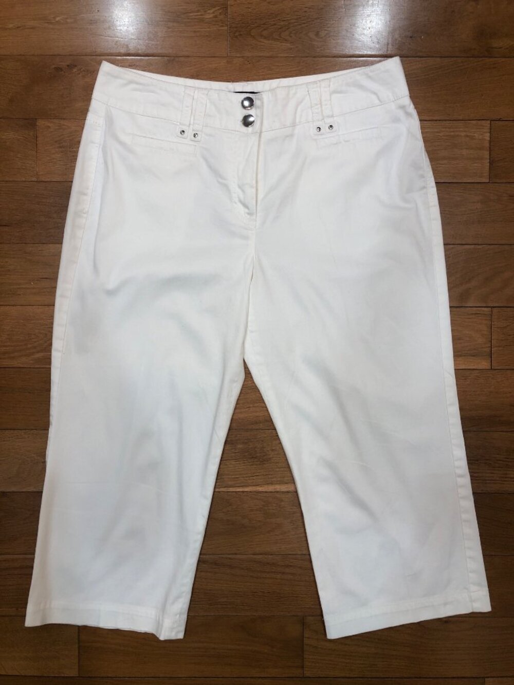 Larry Levine Petite Stretch Mid Rise Straight Leg White Capris Coastal Size 10P